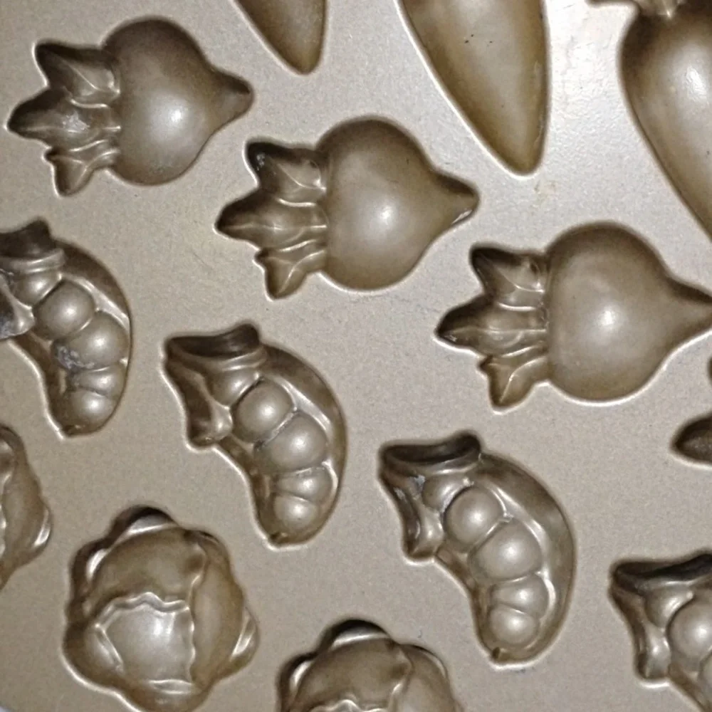 NordicWare Garden Patch Cakelet Pan